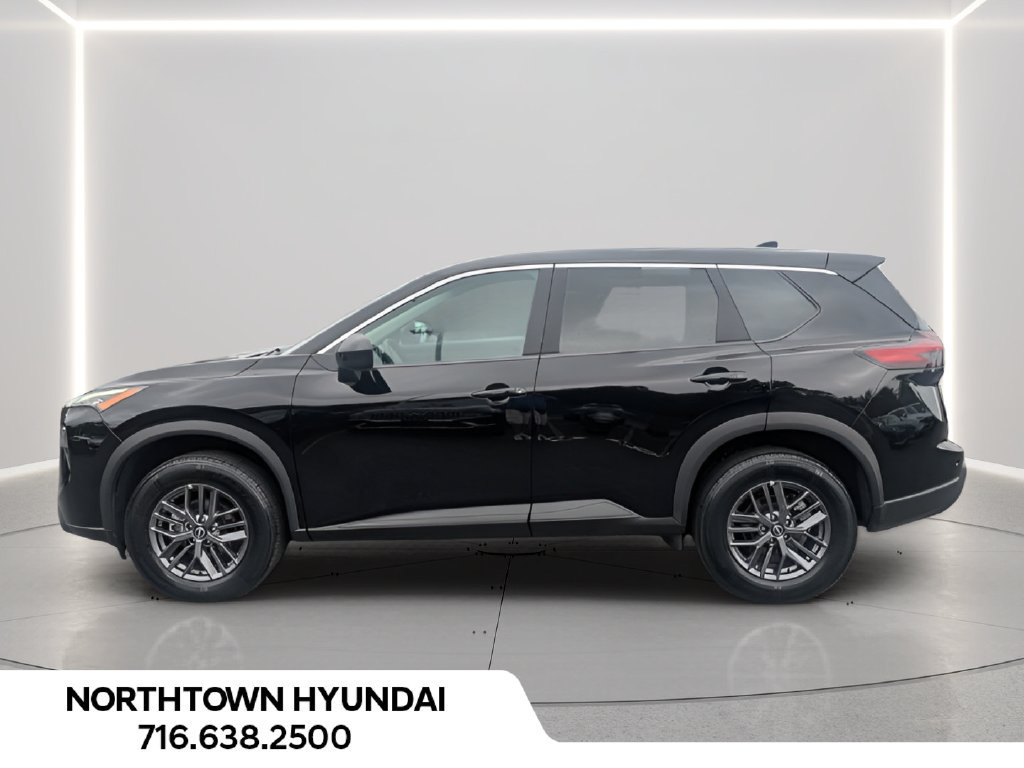 Used 2026 Nissan Rogue SV AWD/4WD image 2