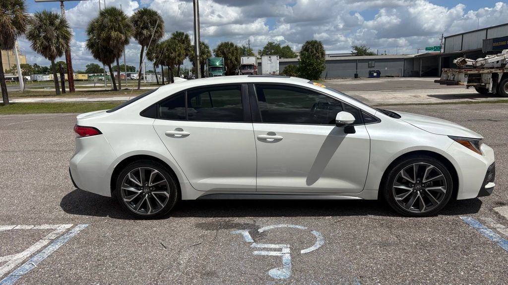 Used 2021 Toyota Corolla SE w/ SE Premium Package image 2