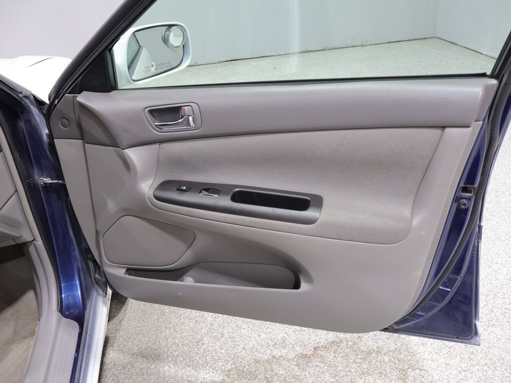Used 2005 Toyota Camry LE FWD image 22
