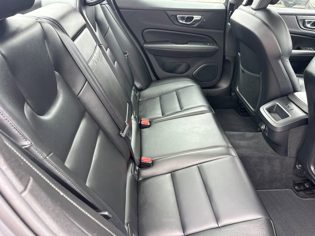 Used 2019 Volvo S60 T6 Momentum w/ Premium Package image 15