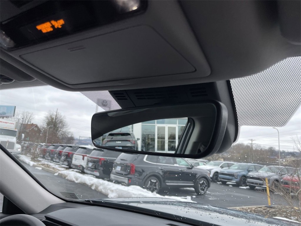 Used 2025 Toyota Grand Highlander AWD image 30