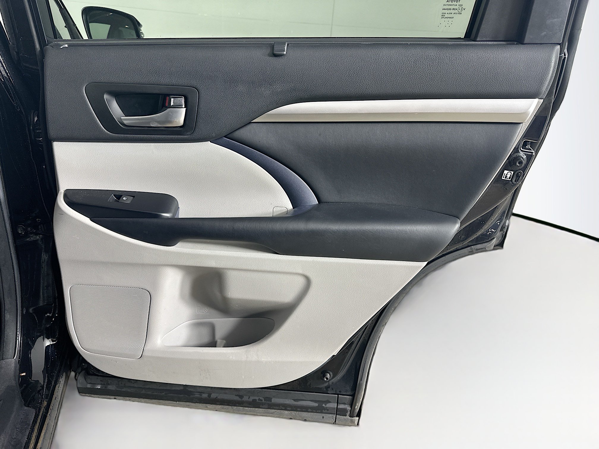 Used 2018 Toyota Highlander XLE FWD image 34