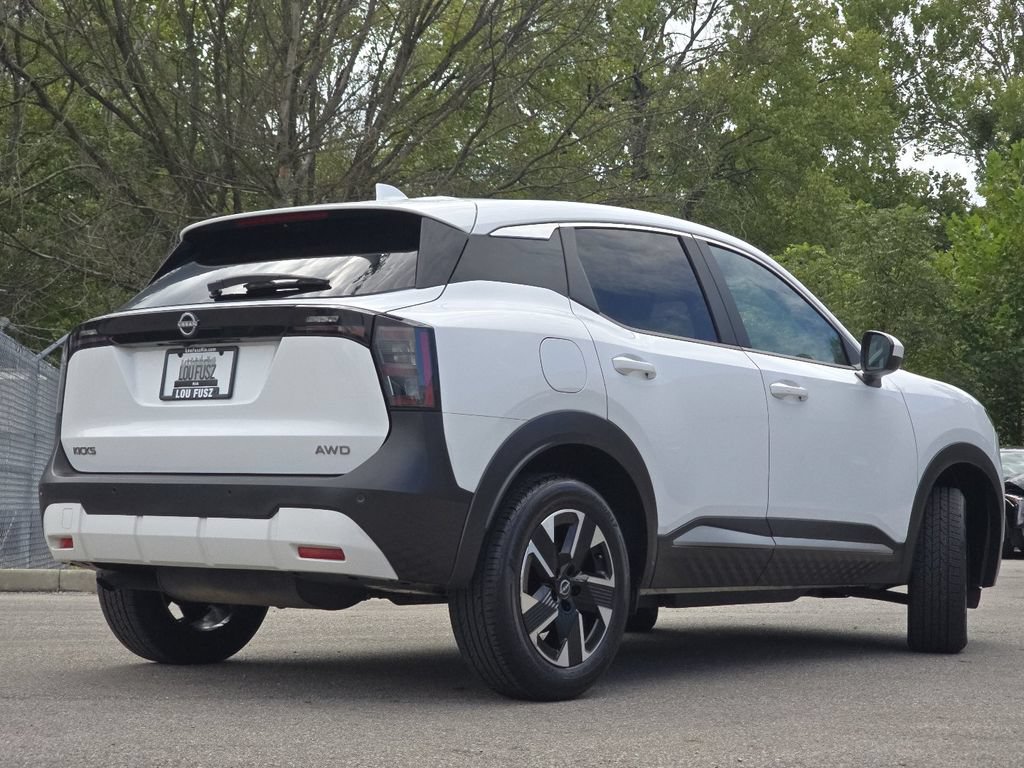 Used 2025 Nissan Kicks SV AWD/4WD image 15