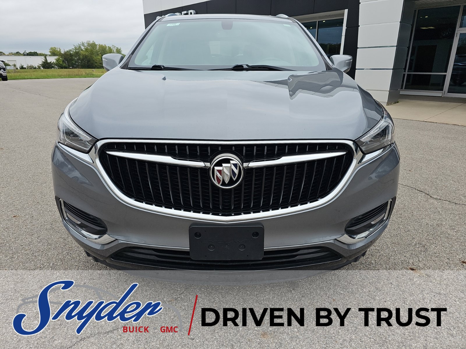 Used 2019 Buick Enclave Essence AWD/4WD image 2