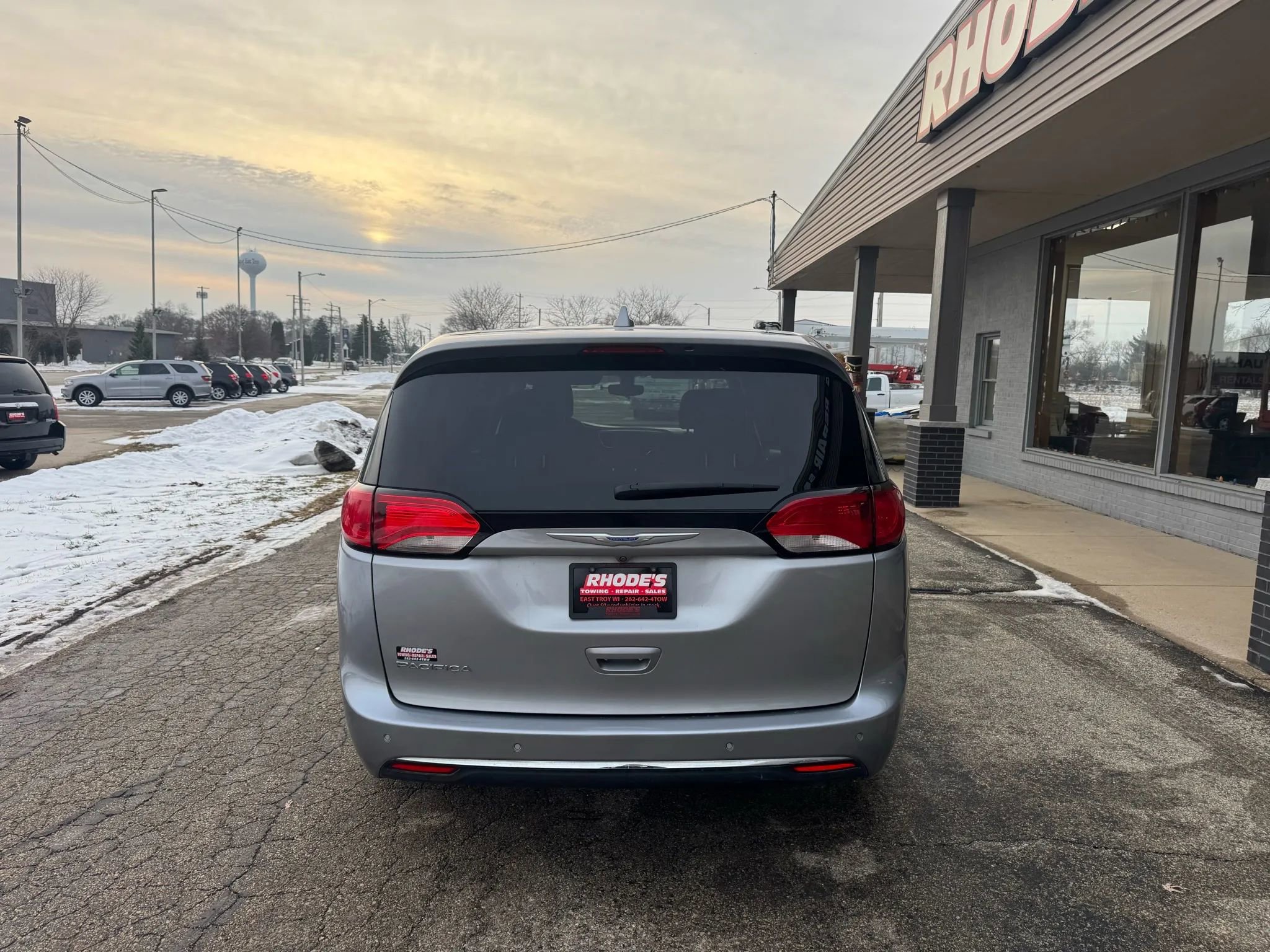 Used 2018 Chrysler Pacifica Touring Plus image 4