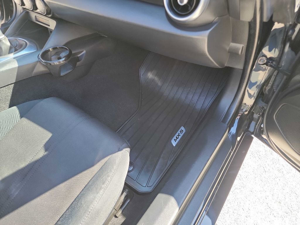 Used 2019 MAZDA MX-5 Miata Sport image 25