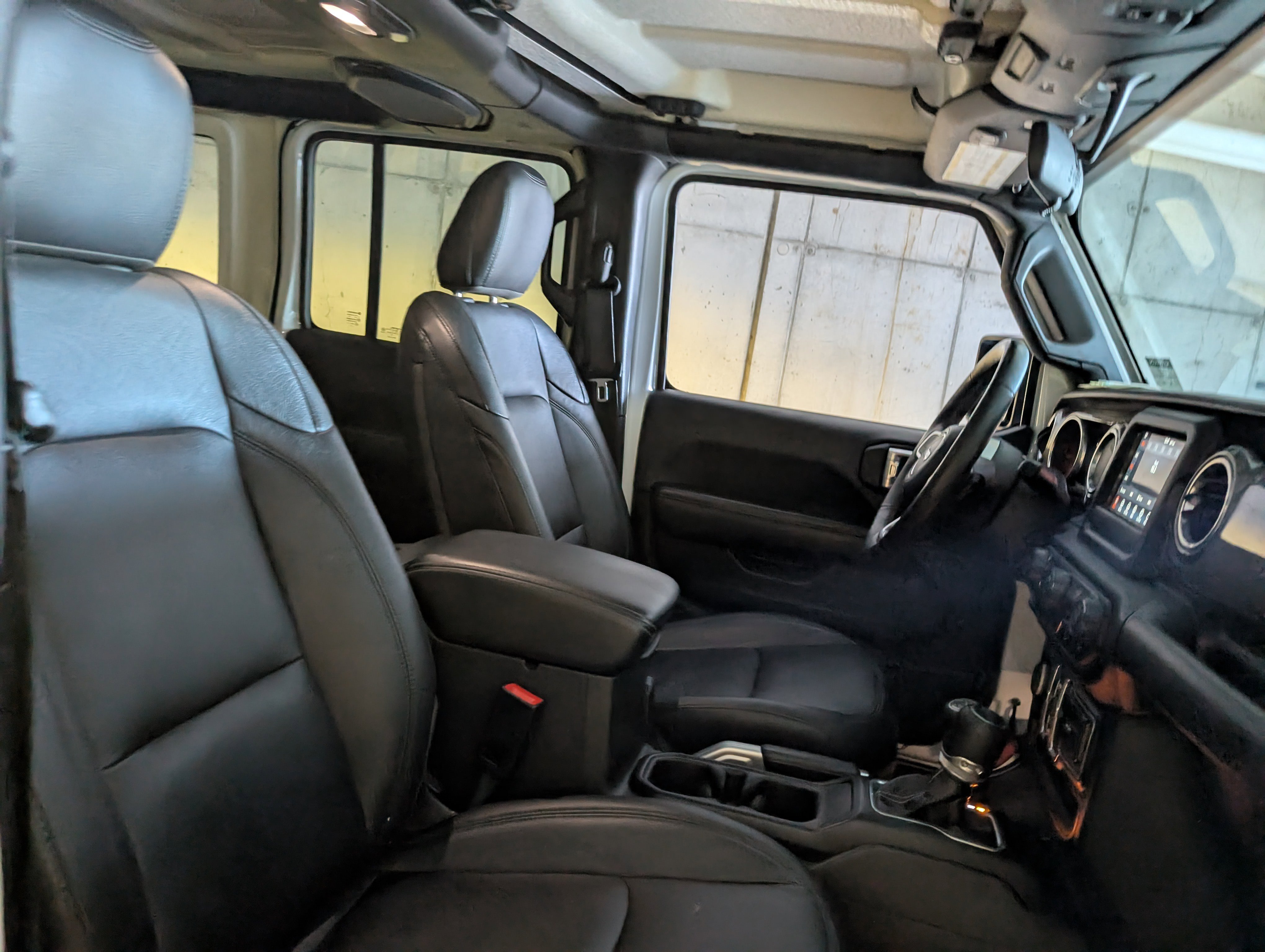 Used 2018 Jeep Wrangler Unlimited Sahara image 21