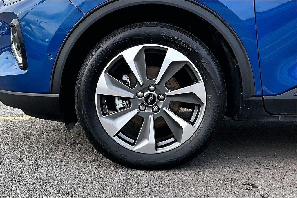 Certified 2023 Ford Escape Platinum w/ Premium Technology Package image 9