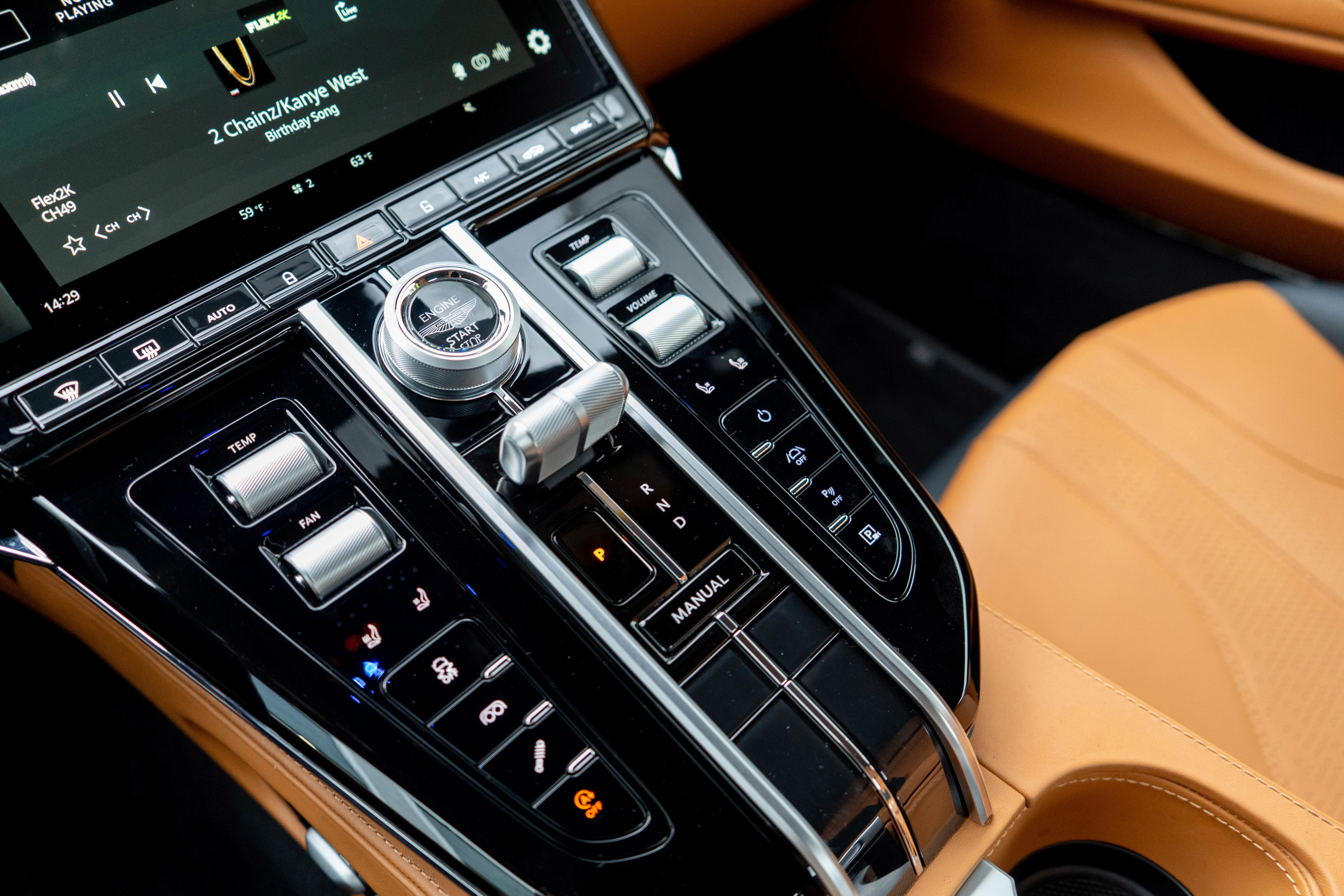 Used 2025 Aston Martin V8 Vantage Coupe image 19