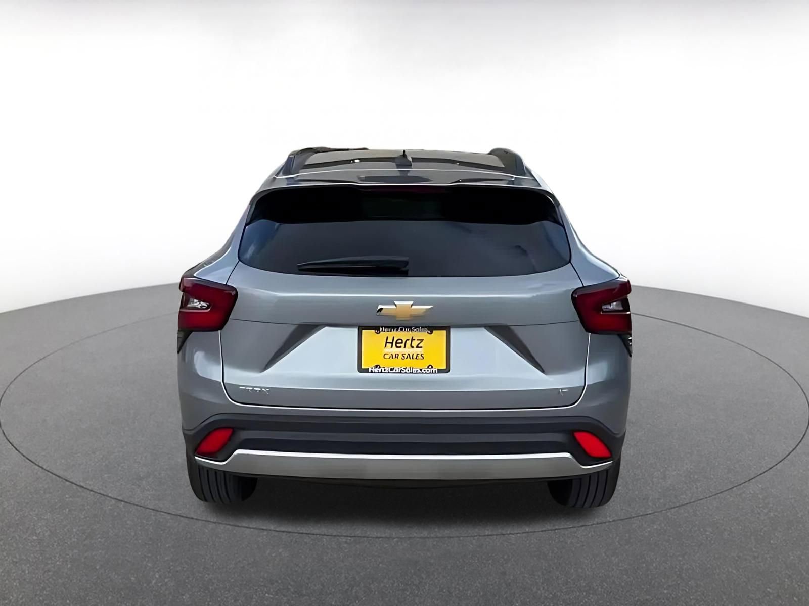 Used 2025 Chevrolet Trax LT FWD image 12