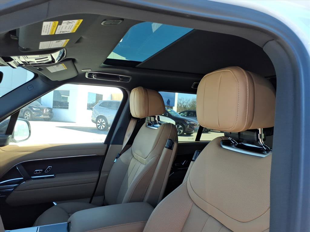 New 2026 Land Rover Range Rover SE image 12