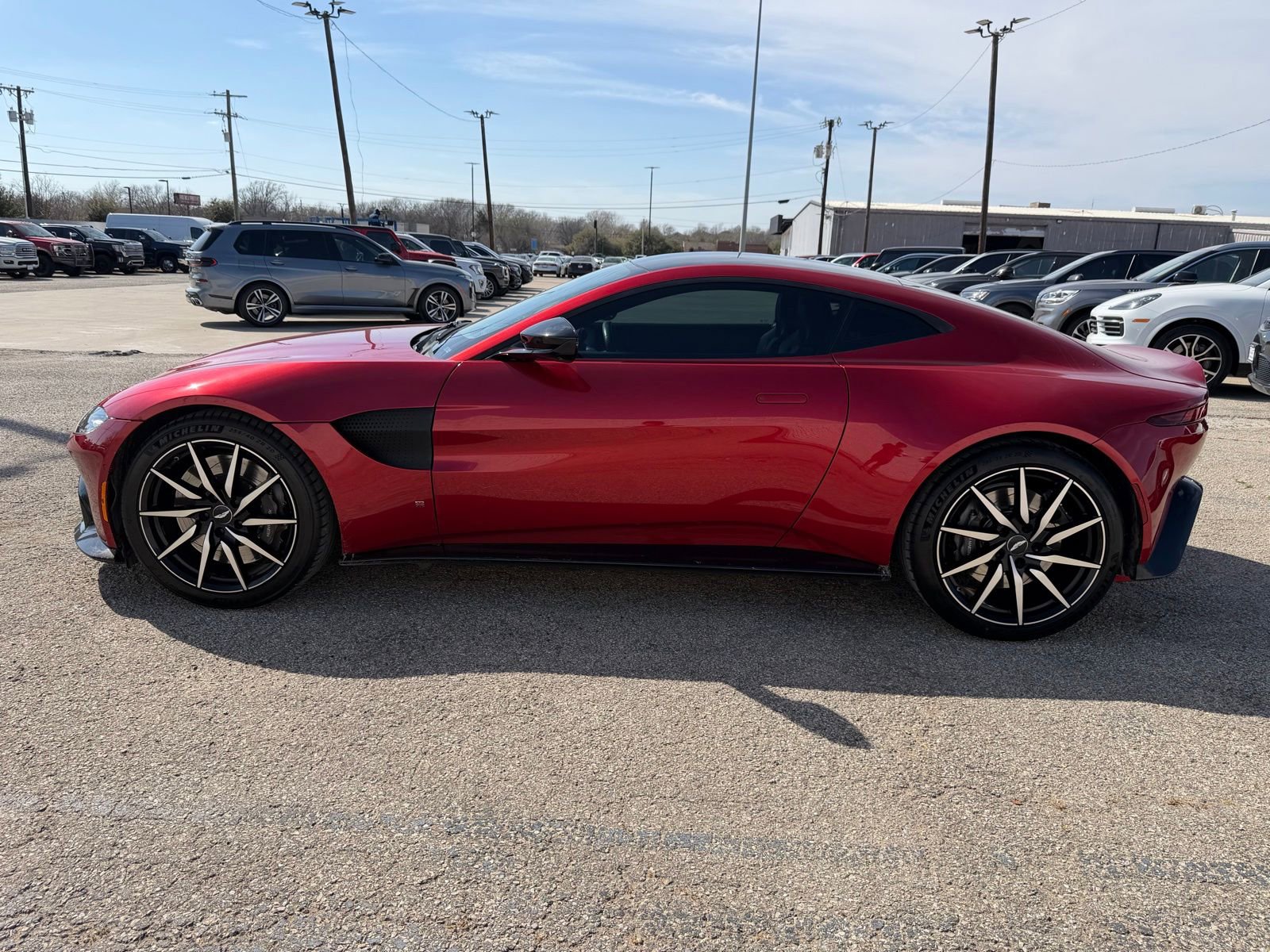 Used 2019 Aston Martin V8 Vantage Coupe image 3