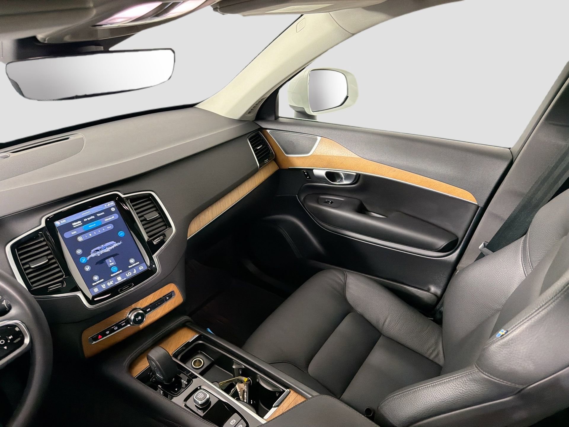 Certified 2024 Volvo XC90 B5 Plus w/ Protection Package Premier AWD/4WD image 24