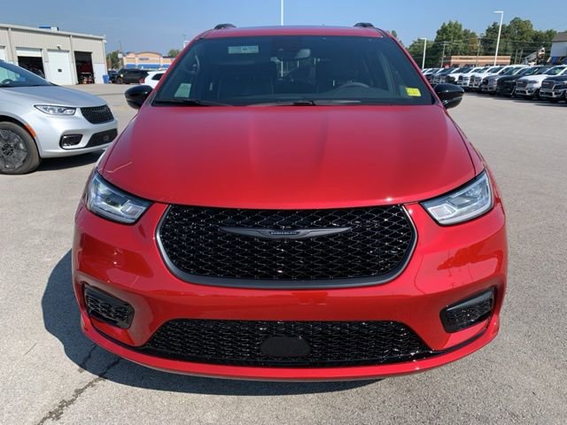 New 2026 Chrysler Pacifica Limited w/ S Appearance Package image 2