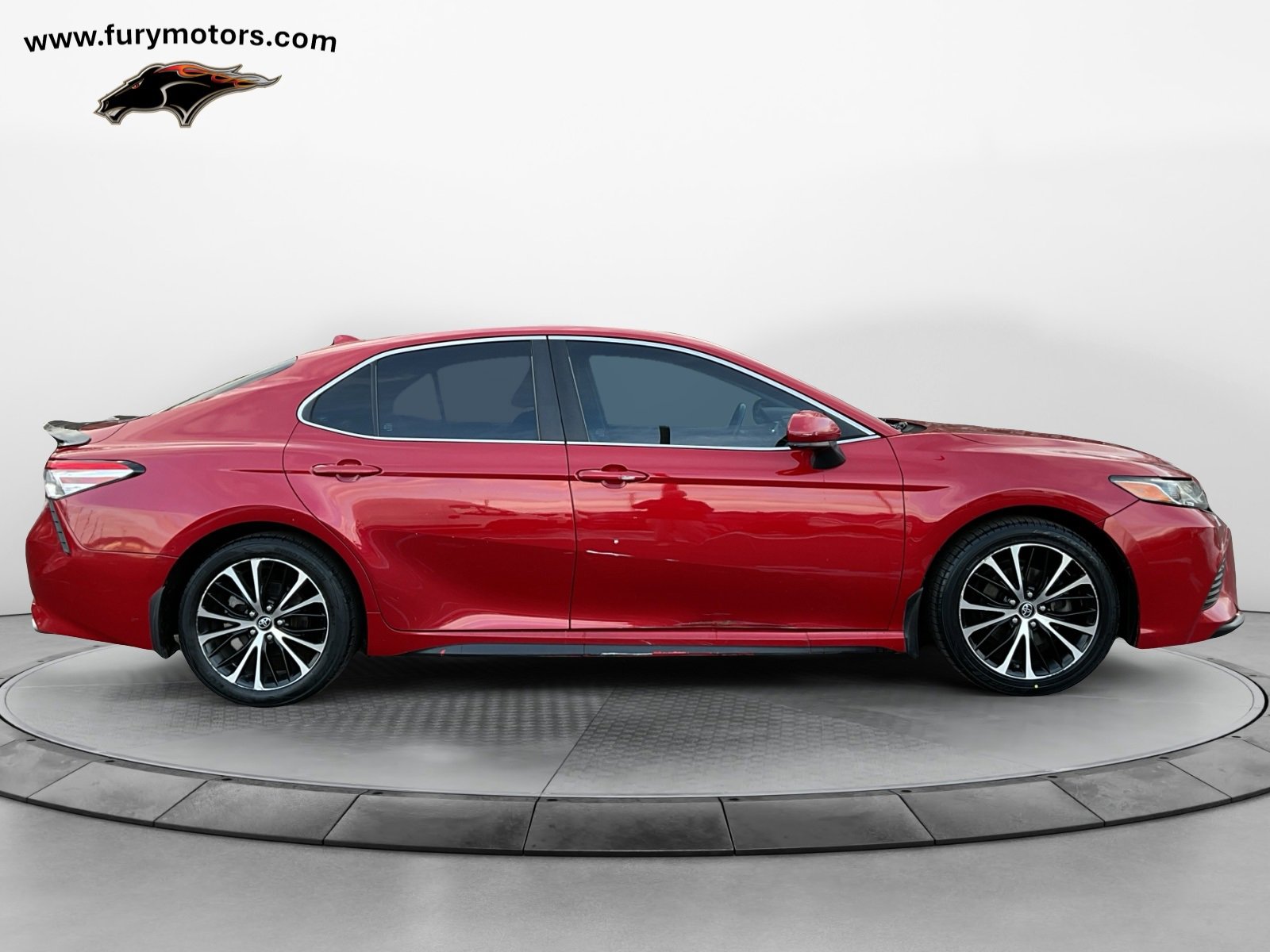 Used 2020 Toyota Camry SE image 2