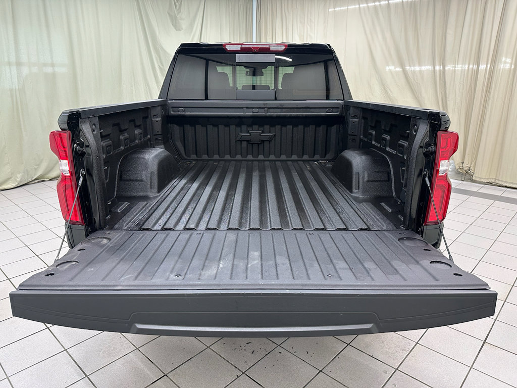 Certified 2026 Chevrolet Silverado 1500 High Country w/ Midnight Edition AWD/4WD image 10