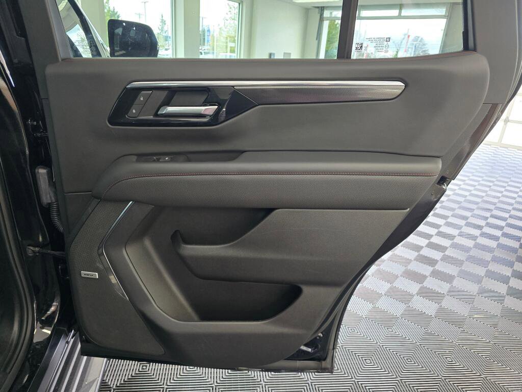 Used 2025 Chevrolet Tahoe RST w/ RST Performance Edition AWD/4WD image 41