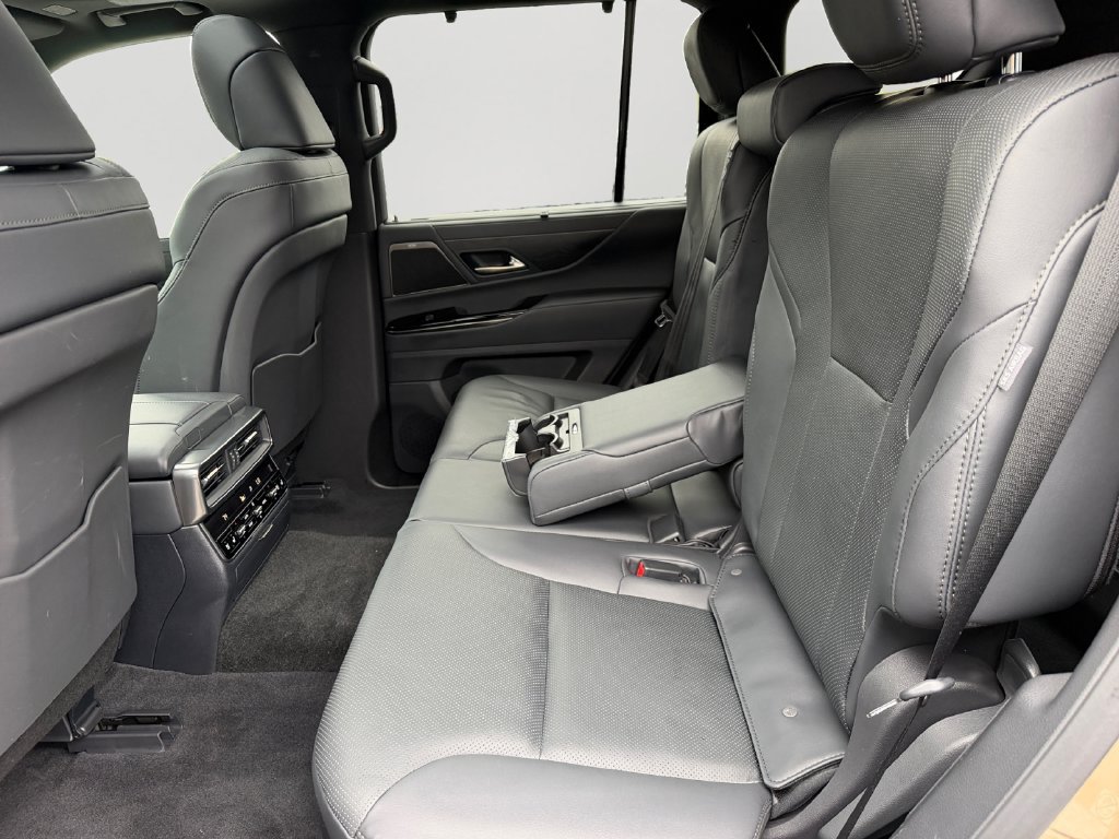 Certified 2025 Lexus LX 700h Overtrail AWD/4WD image 15