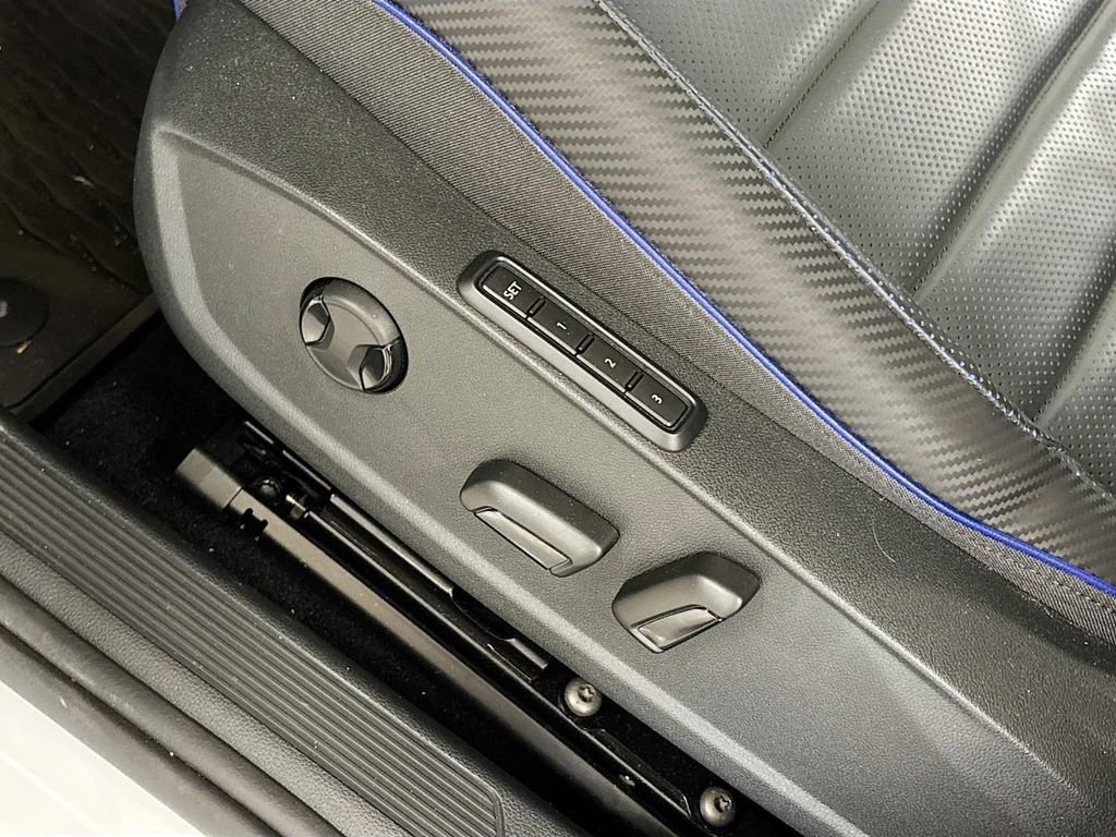 Used 2024 Volkswagen Golf R AWD/4WD image 21