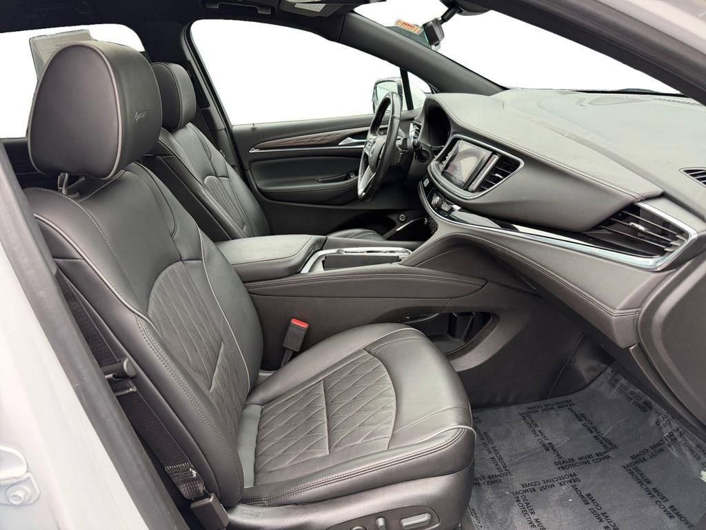 Used 2022 Buick Enclave Avenir w/ Avenir Technology Package image 15