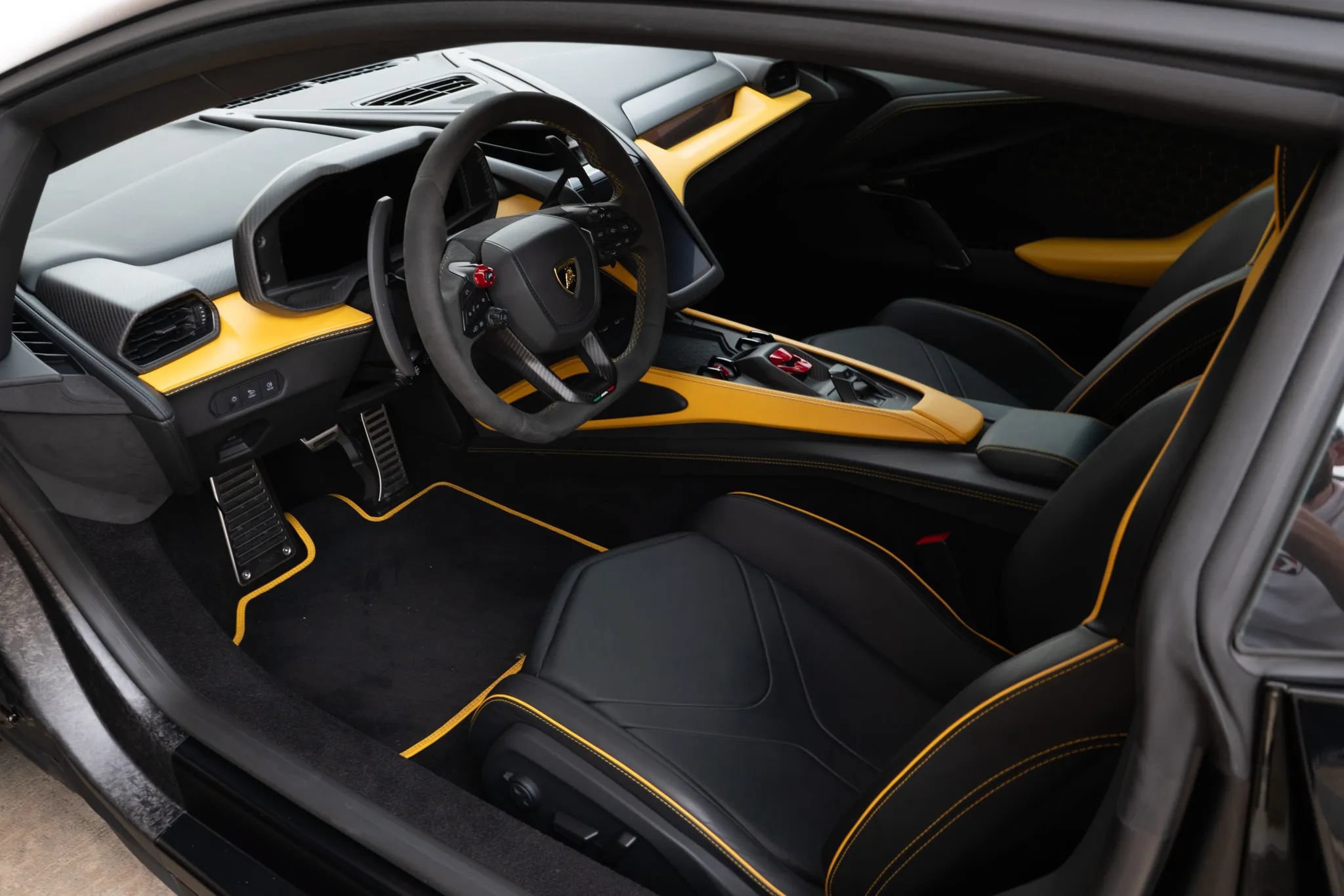 Used 2024 Lamborghini Revuelto AWD/4WD image 16