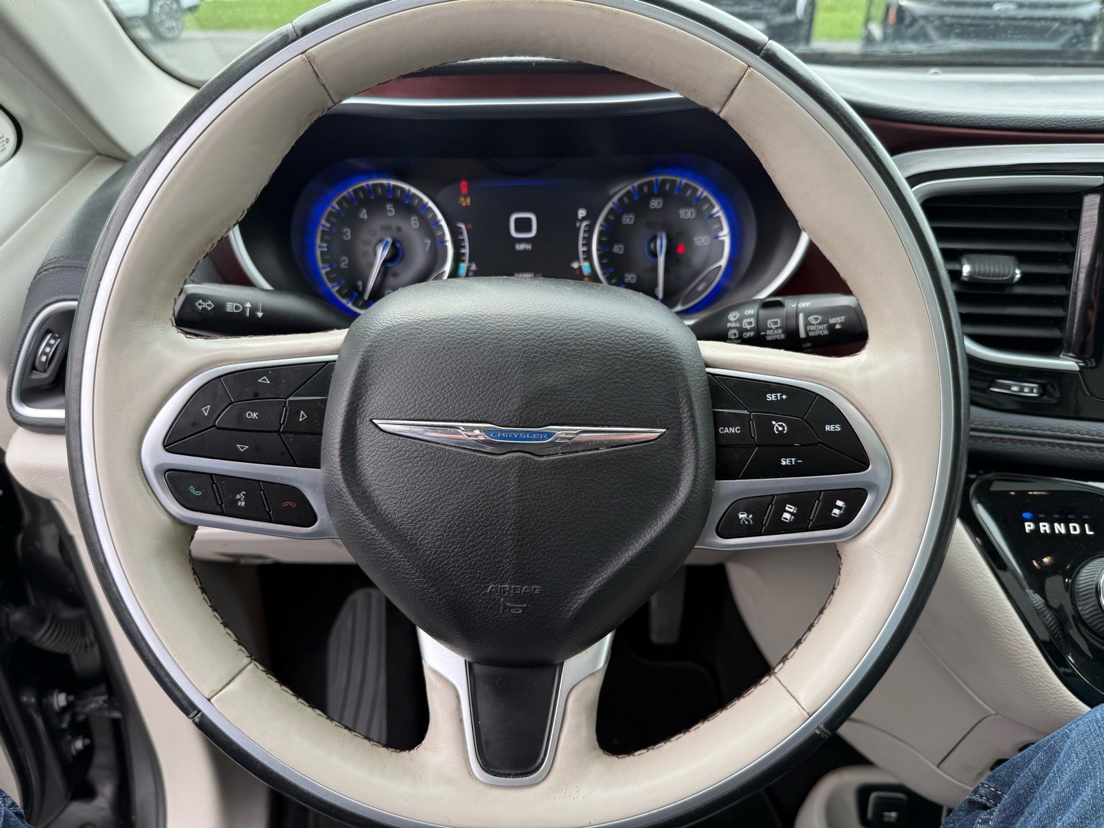 Used 2020 Chrysler Pacifica Limited w/ Advanced Safetytec Group FWD image 23
