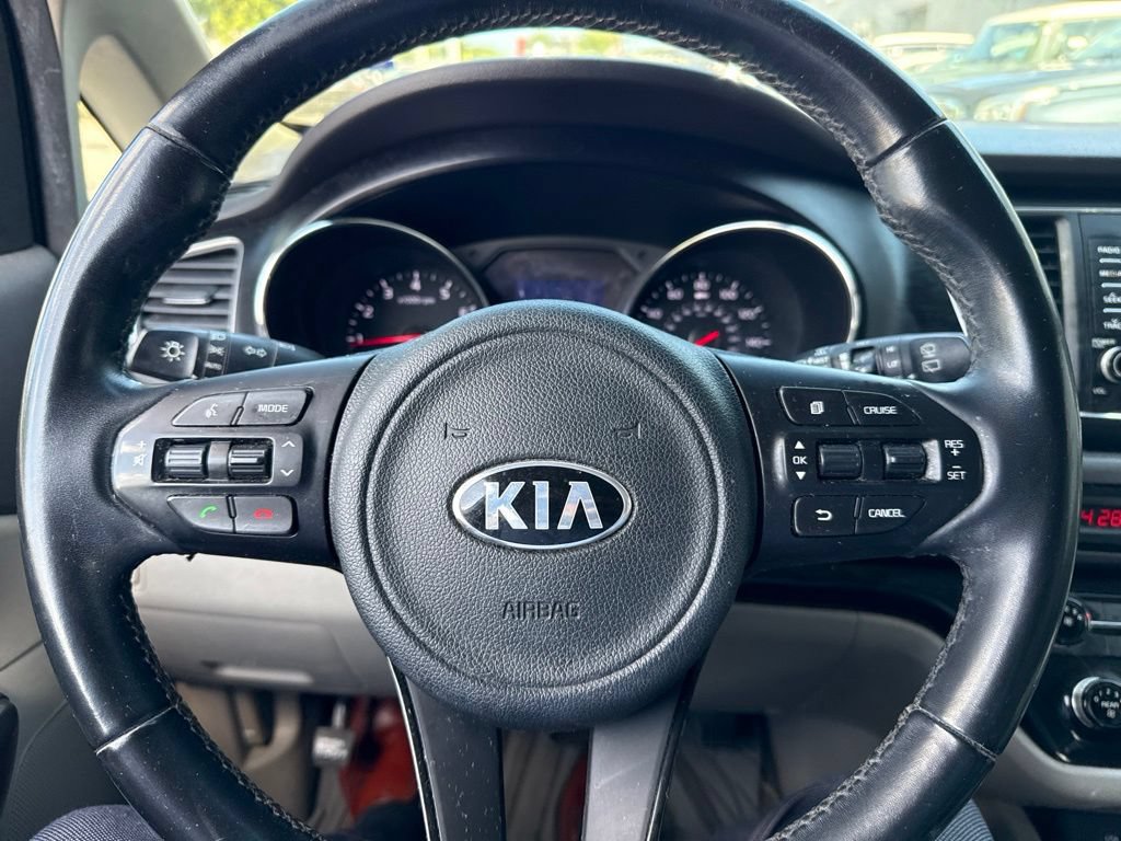 Used 2017 Kia Sedona LX w/ LX Essentials Premium Package FWD image 9