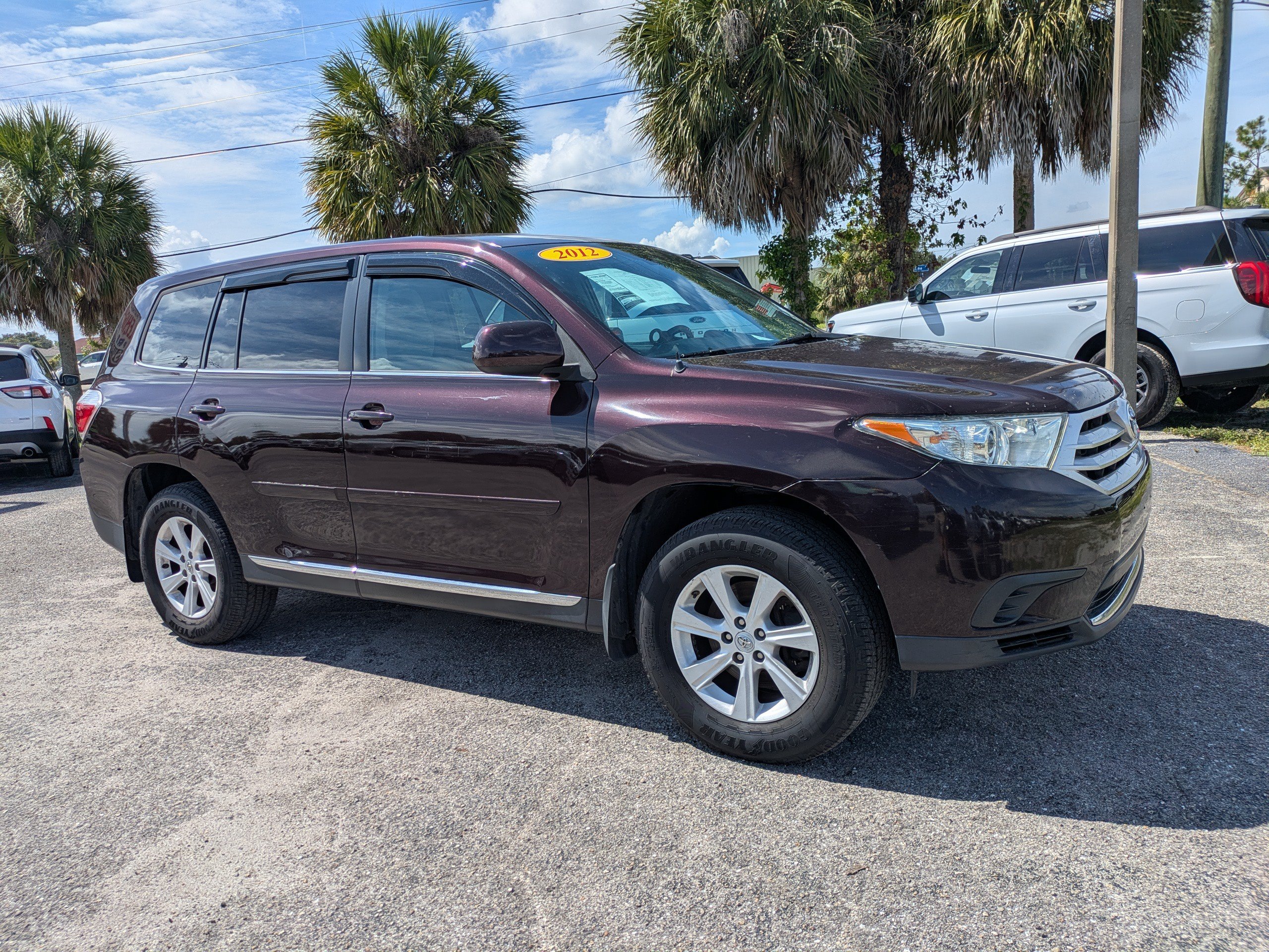 Used 2012 Toyota Highlander FWD w/ Cold Weather Pkg image 2