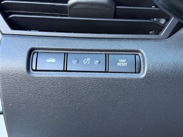 Used 2025 Nissan Altima 2.5 SR FWD image 8