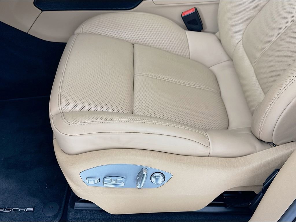 Certified 2025 Porsche Macan image 13