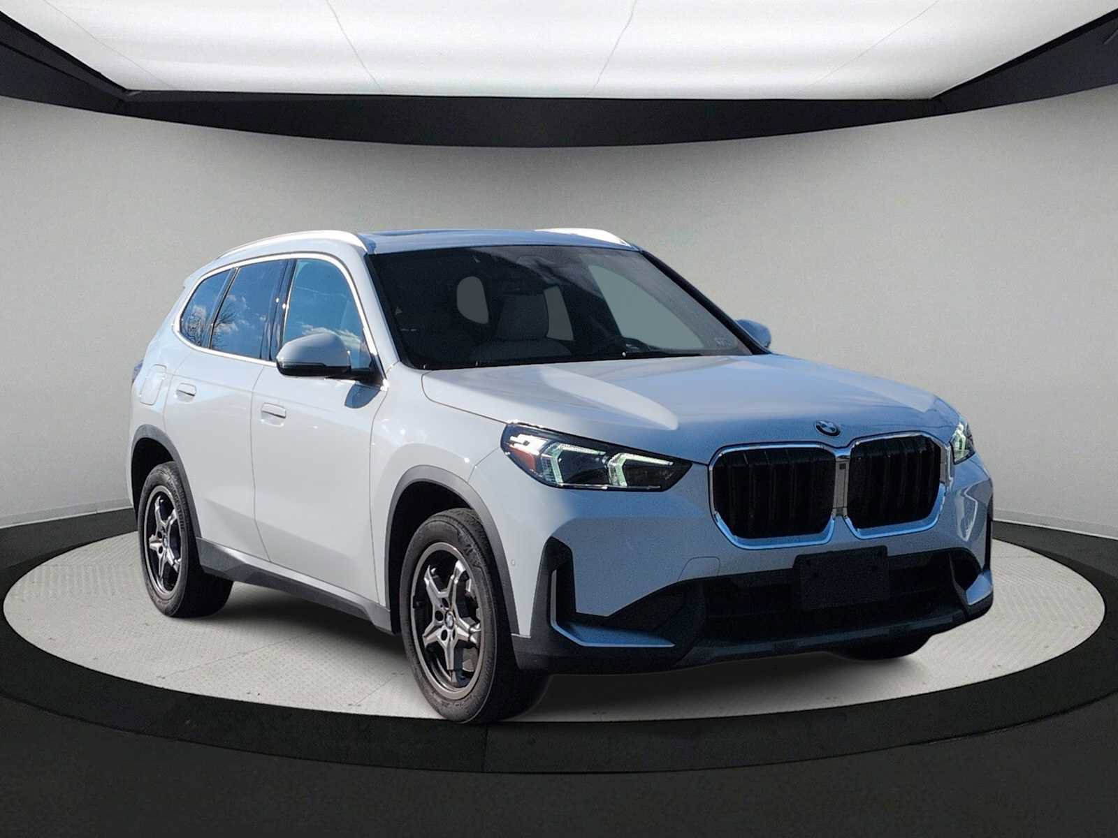 Certified 2023 BMW X1 xDrive28i w/ Convenience Package image 2