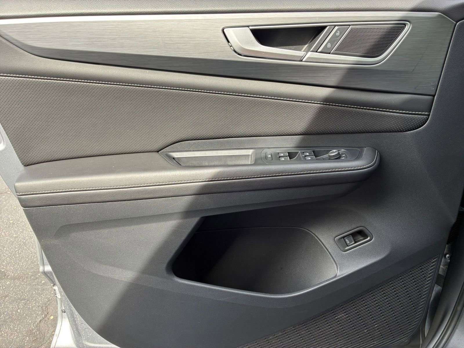 Used 2025 Volkswagen Atlas Cross Sport SE image 18