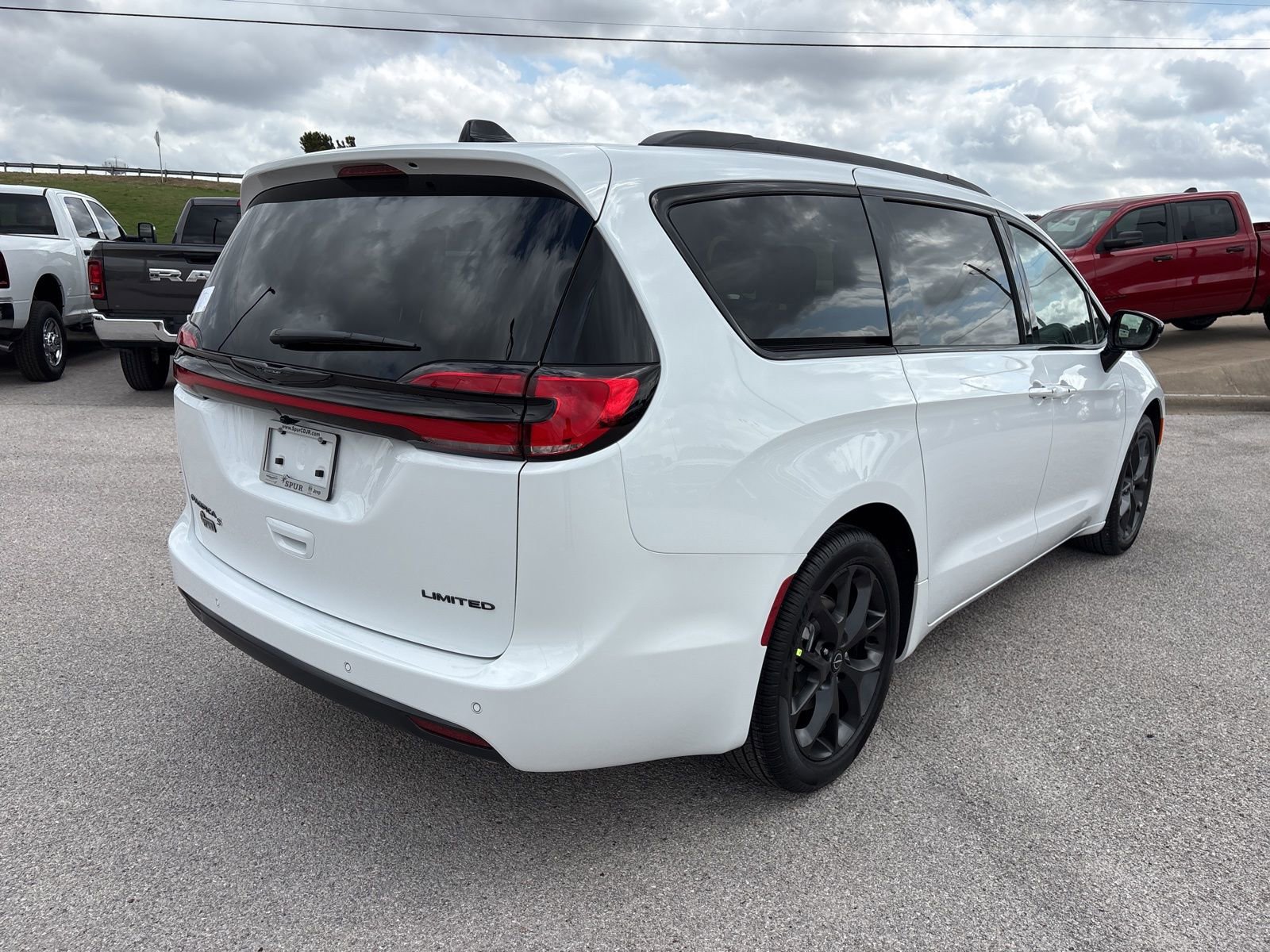 New 2026 Chrysler Pacifica Limited w/ S Appearance Package image 6