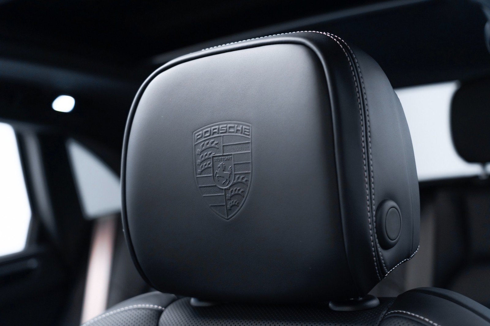 Certified 2023 Porsche Macan S AWD/4WD image 15
