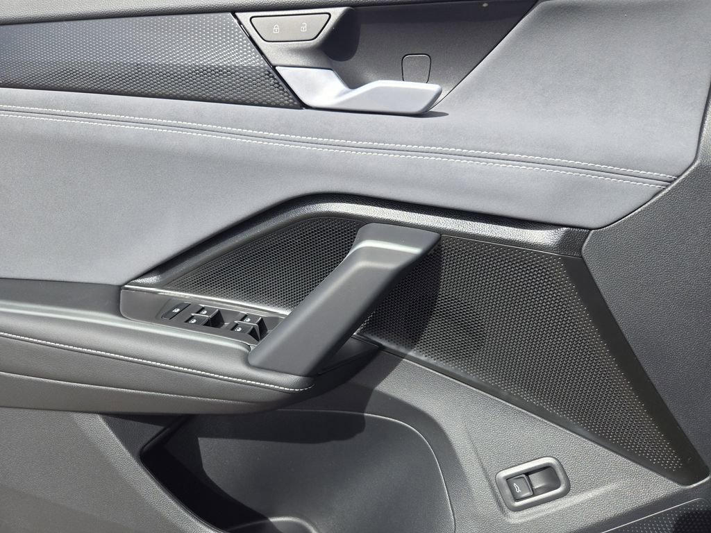 New 2026 Volkswagen Tiguan SE image 19