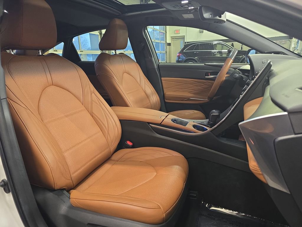 Used 2020 Toyota Avalon Limited image 10