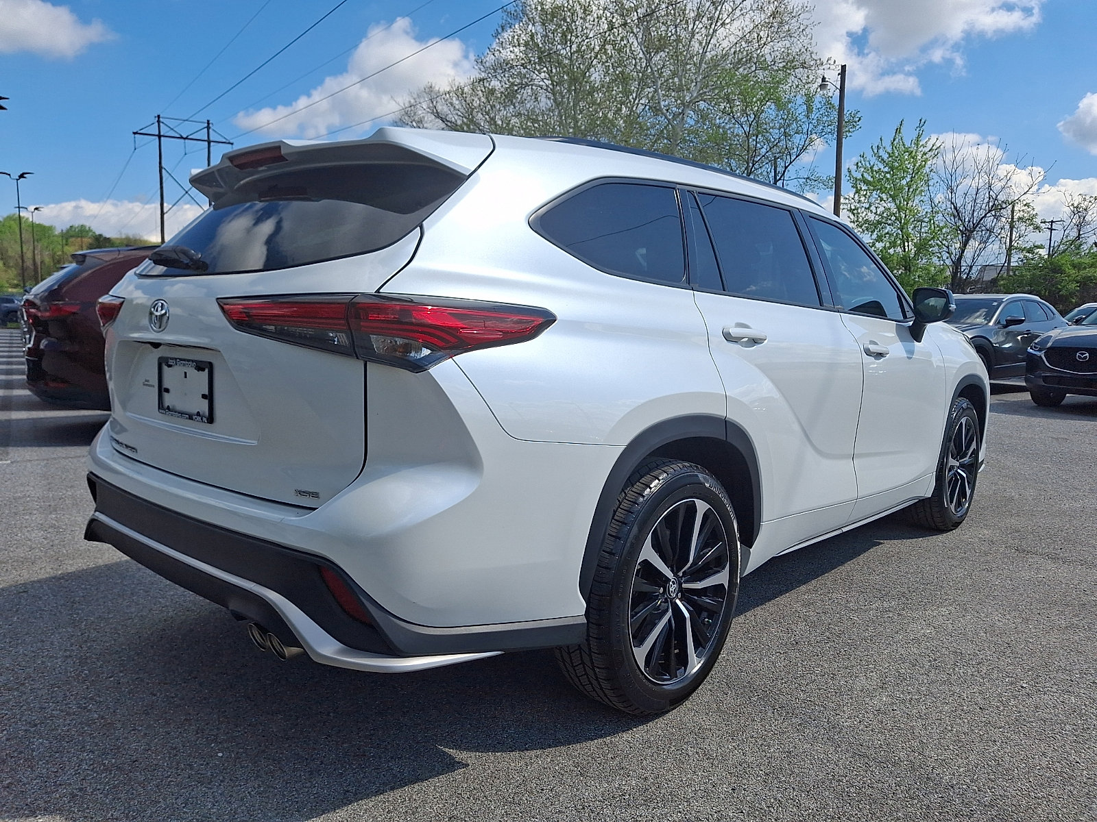 Used 2022 Toyota Highlander XSE FWD image 7