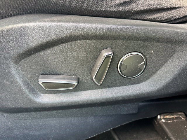 Used 2018 Ford Explorer XLT w/ Equipment Group 201A FWD image 14