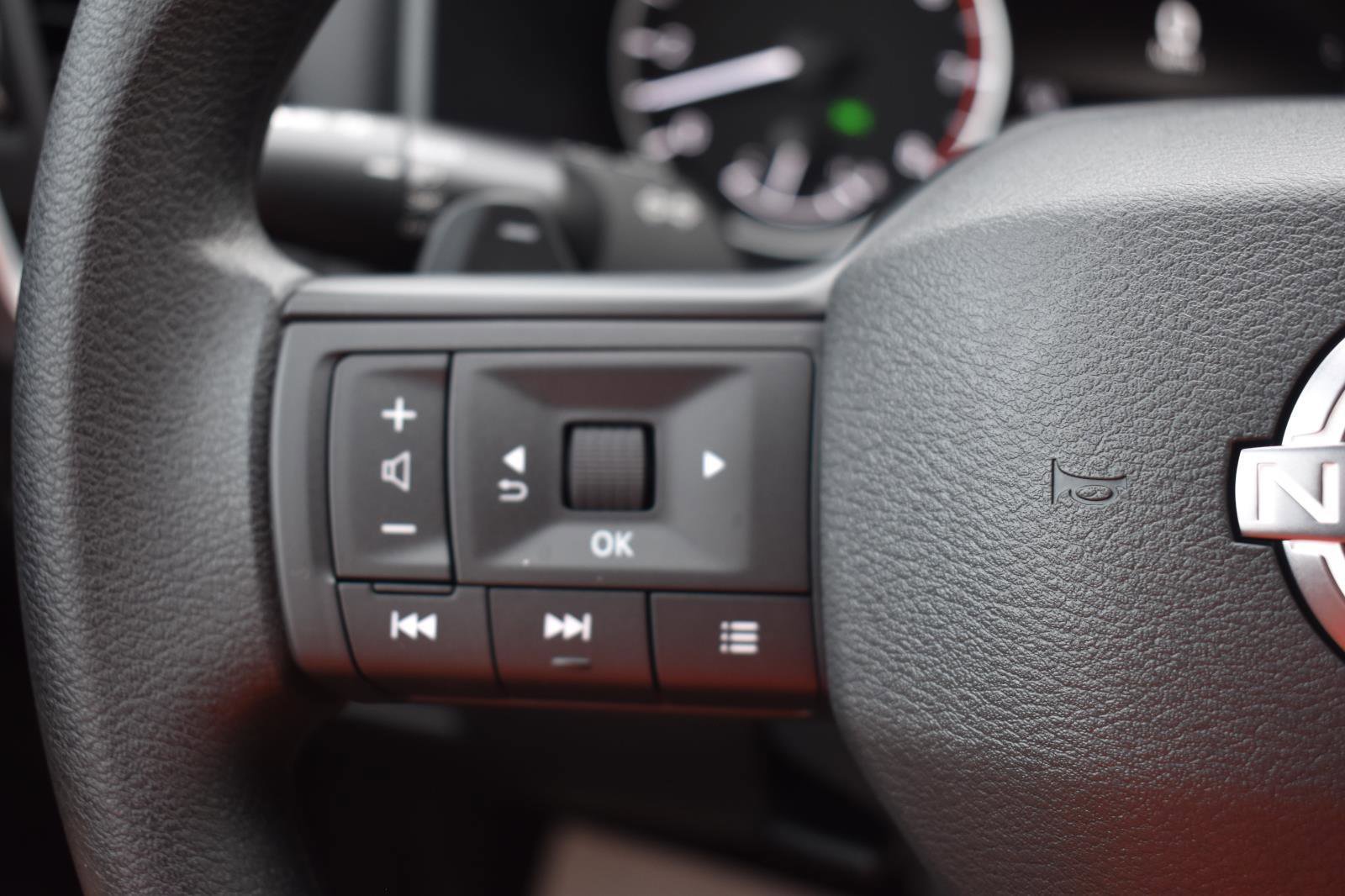 Used 2026 Nissan Rogue S FWD image 29