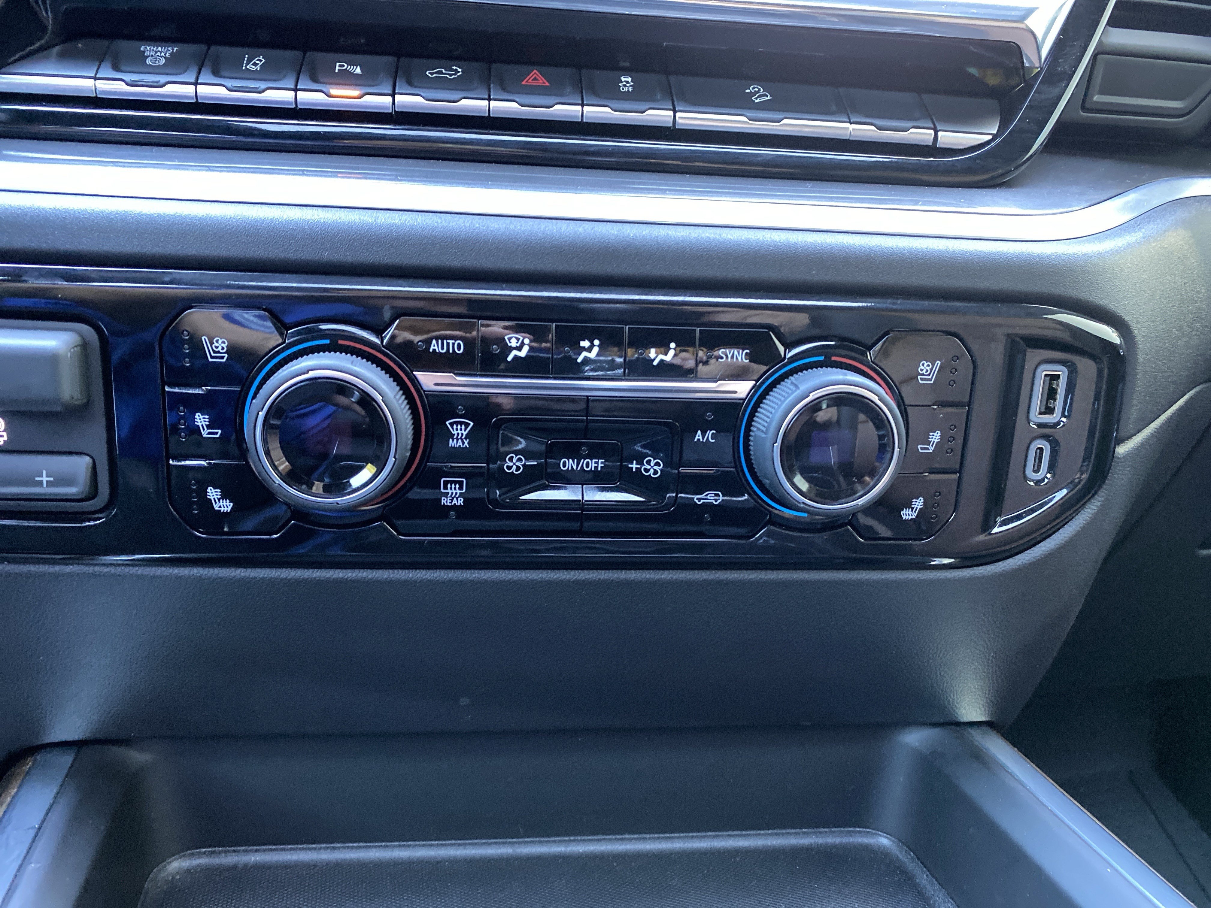 Used 2026 Chevrolet Silverado 2500 High Country w/ High Country Premium Package AWD/4WD image 37