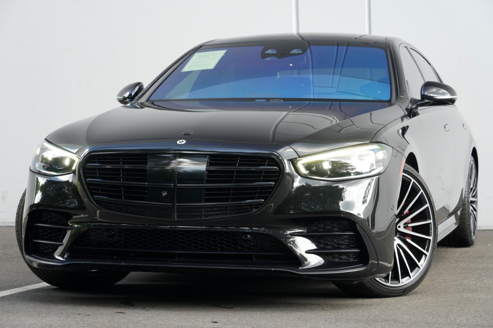 Used 2023 Mercedes-Benz S 580 4MATIC Sedan image 3
