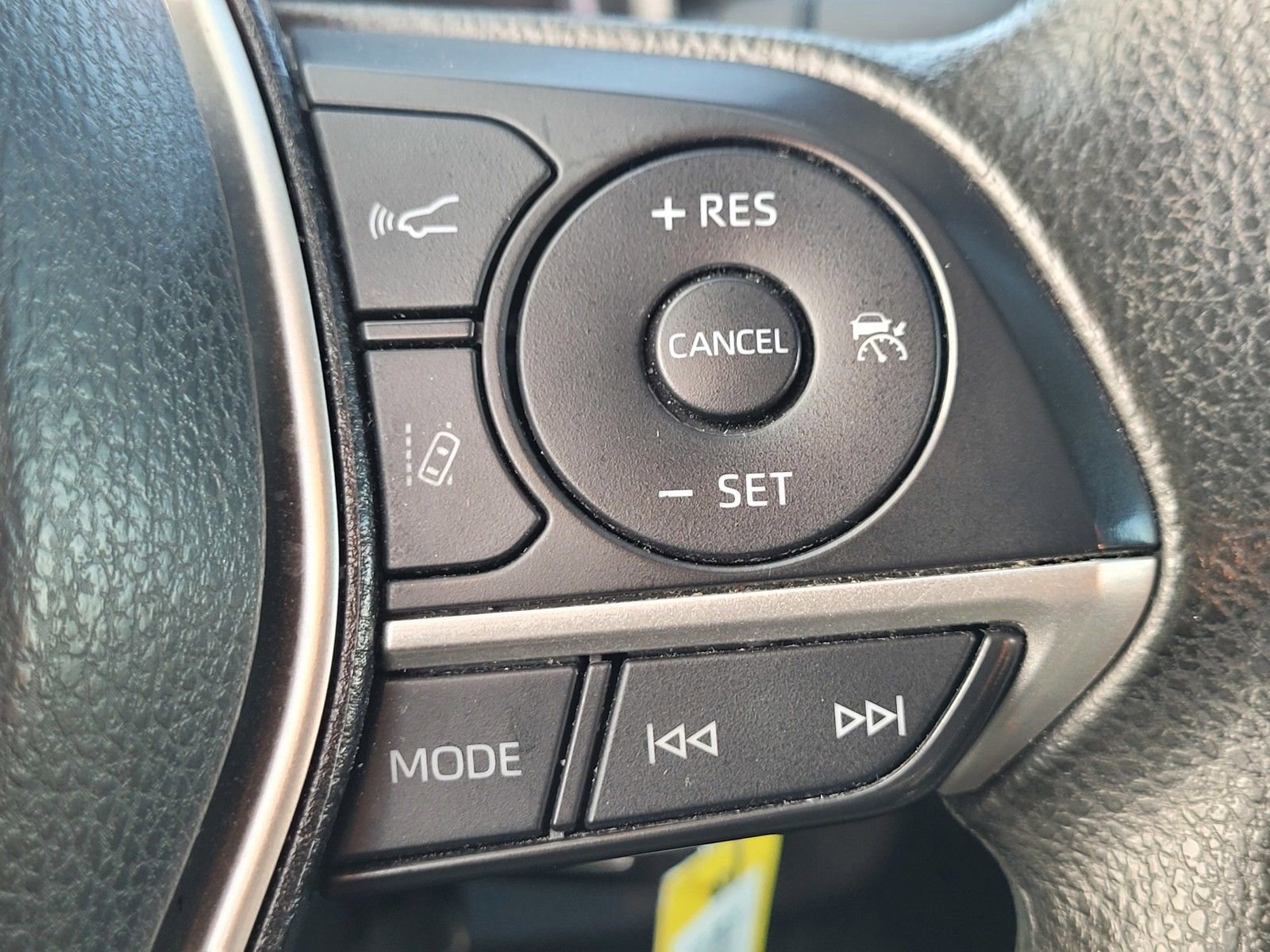 Used 2021 Toyota Camry LE image 22