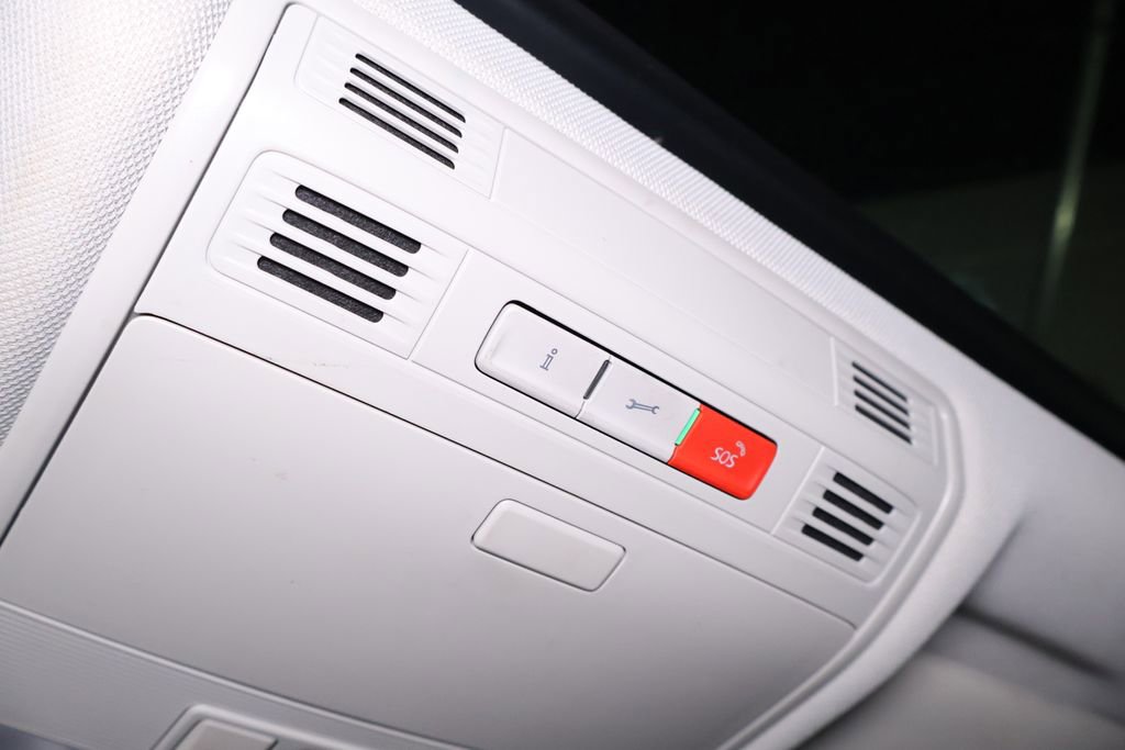 Used 2022 Volkswagen Jetta SE w/ Panoramic Sunroof Package image 24