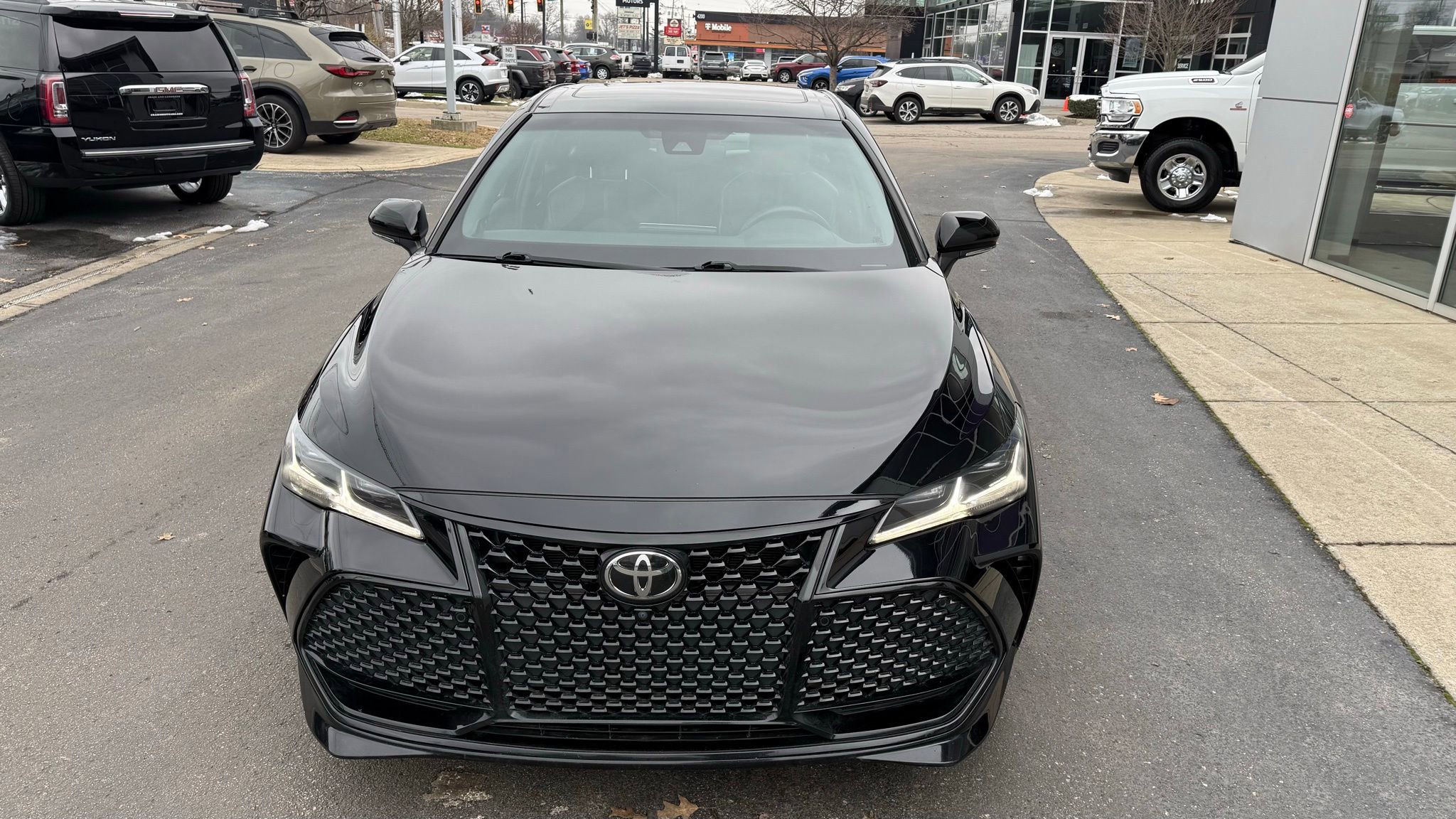 Used 2019 Toyota Avalon Touring image 9