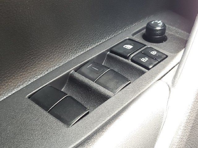 Used 2024 Toyota Corolla Cross XLE FWD image 25