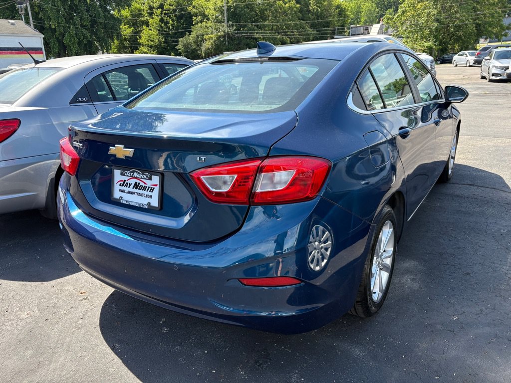 Used 2019 Chevrolet Cruze LT w/ Convenience Package FWD image 2