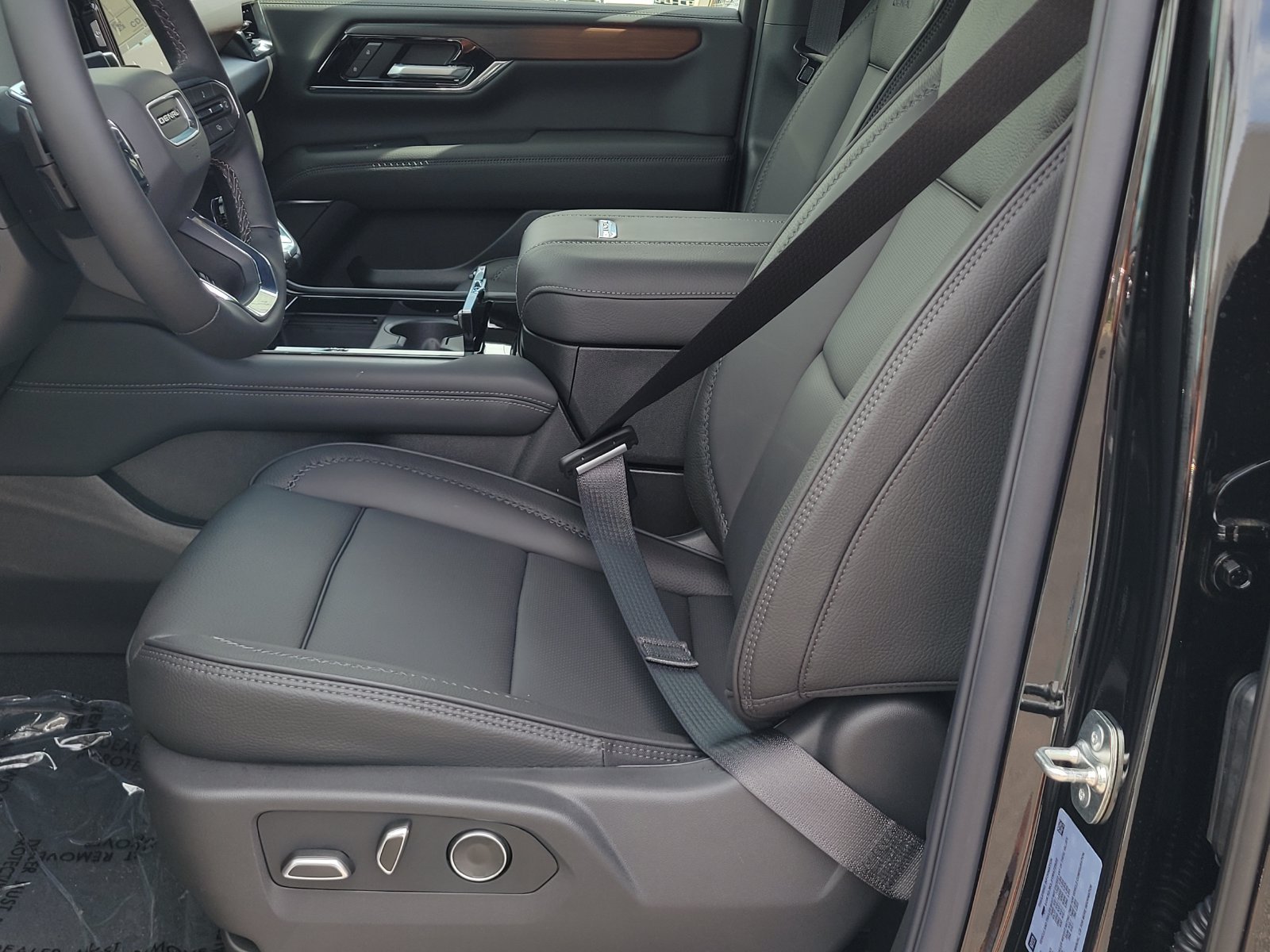 New 2026 GMC Yukon XL Denali w/ Denali Reserve Package AWD/4WD image 6