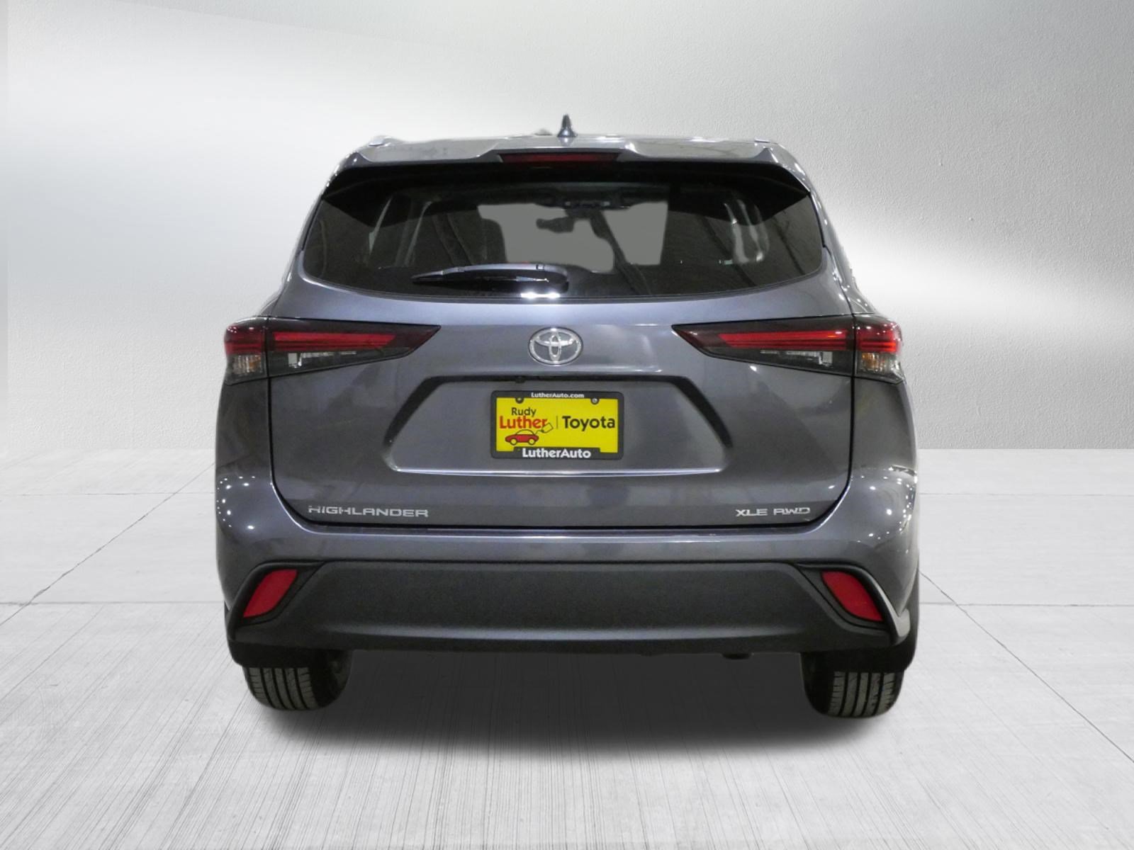 Used 2024 Toyota Highlander XLE image 7