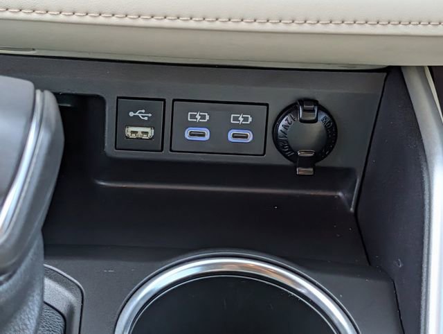 Used 2022 Toyota Highlander XLE FWD image 16