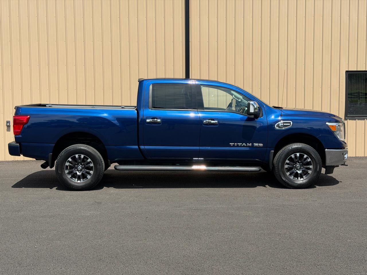 Used 2016 Nissan Titan SL AWD/4WD image 3